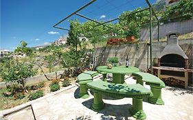 1 Bedroom Nice Apartment In Makarska